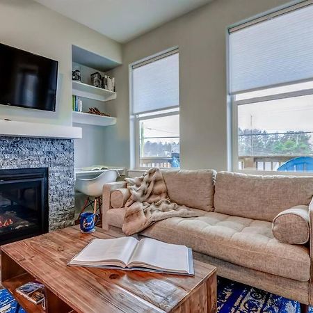New Tri-Level Home With Ocean View And 3 En-Suite Bedrooms! Depoe Bay Exterior photo