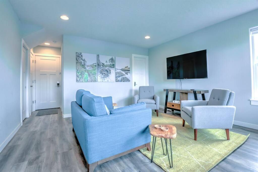 New Tri-Level Home With Ocean View And 3 En-Suite Bedrooms! Depoe Bay Exterior photo