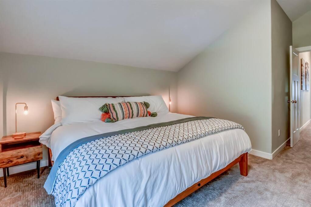 New Tri-Level Home With Ocean View And 3 En-Suite Bedrooms! Depoe Bay Exterior photo