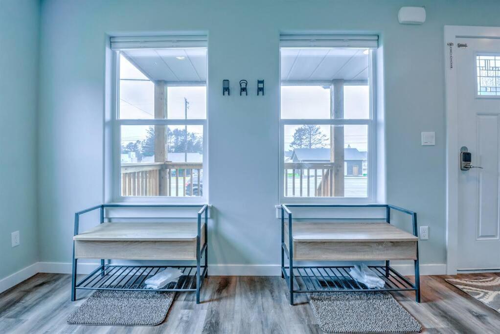 New Tri-Level Home With Ocean View And 3 En-Suite Bedrooms! Depoe Bay Exterior photo